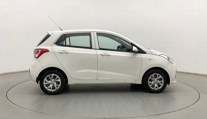 2017 Hyundai Grand i10 MAGNA AT 1.2 KAPPA VTVT, Petrol, Automatic, 58,652 km, Right Side View