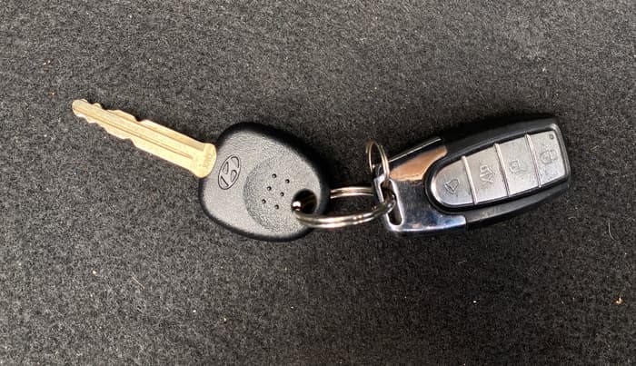 2022 Hyundai VENUE E 1.2, Petrol, Manual, 30,338 km, Key Close Up
