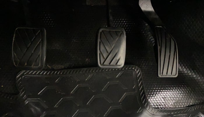 2013 Maruti Swift VDI, Diesel, Manual, 1,17,217 km, Pedals