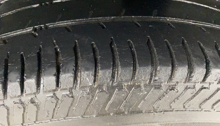 2013 Maruti Swift VDI, Diesel, Manual, 1,17,217 km, Left Rear Tyre Tread