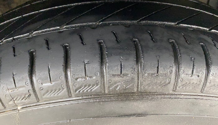 2013 Maruti Swift VDI, Diesel, Manual, 1,17,217 km, Right Front Tyre Tread
