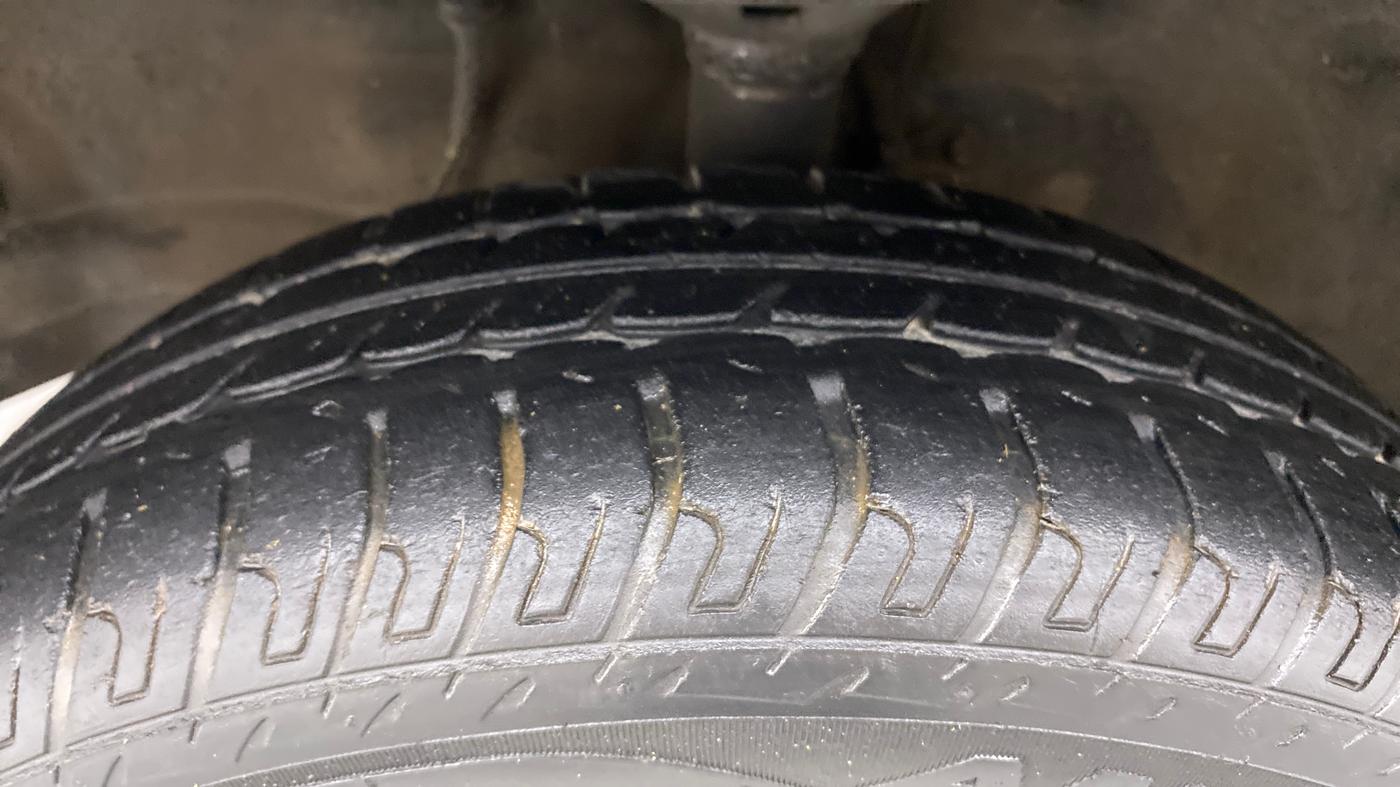 2017 Maruti Wagon R 1.0 VXI (O) AMT, Petrol, Automatic, 37,120 km, Left Front Tyre Tread