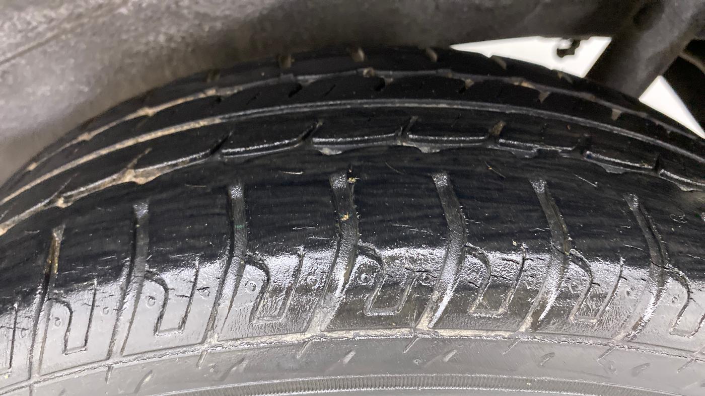 2017 Maruti Wagon R 1.0 VXI (O) AMT, Petrol, Automatic, 37,120 km, Left Rear Tyre Tread