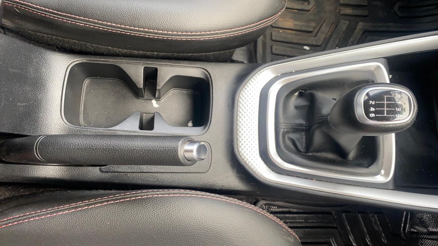 2020 KIA SONET HTX 1.5, Diesel, Manual, 46,976 km, Gear Lever