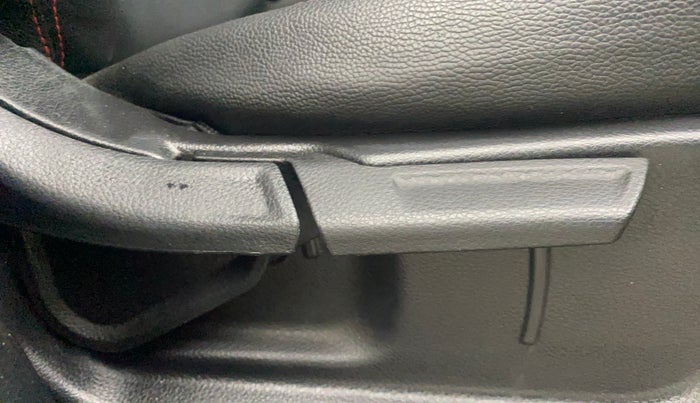 2020 KIA SONET HTX 1.5, Diesel, Manual, 46,808 km, Driver Side Adjustment Panel