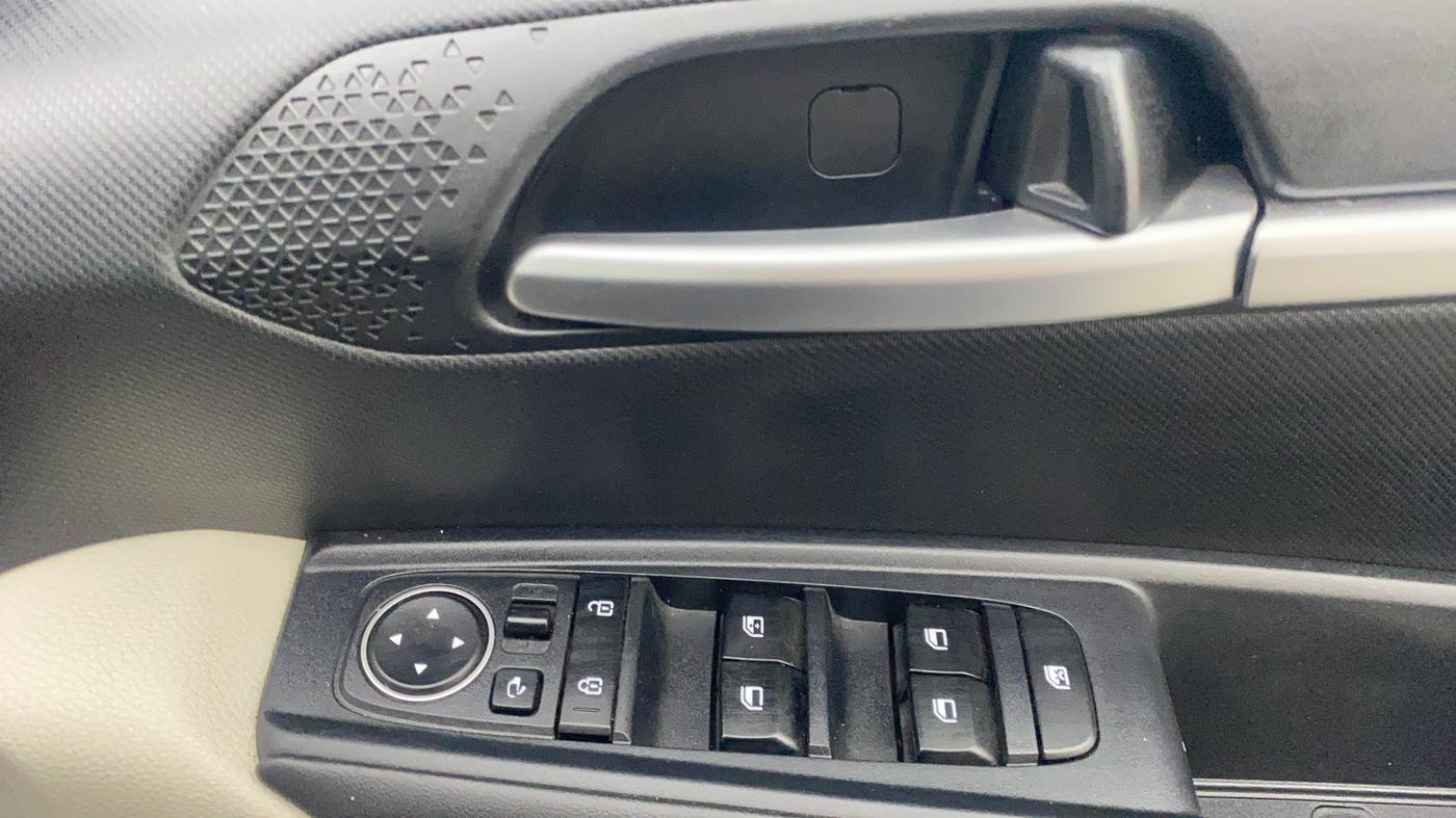 2020 KIA SONET HTX 1.5, Diesel, Manual, 46,976 km, Driver Side Door Panels Control