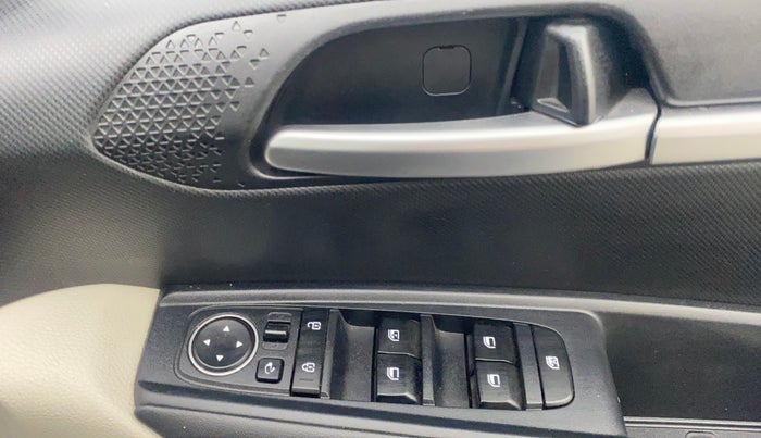 2020 KIA SONET HTX 1.5, Diesel, Manual, 46,808 km, Driver Side Door Panels Control