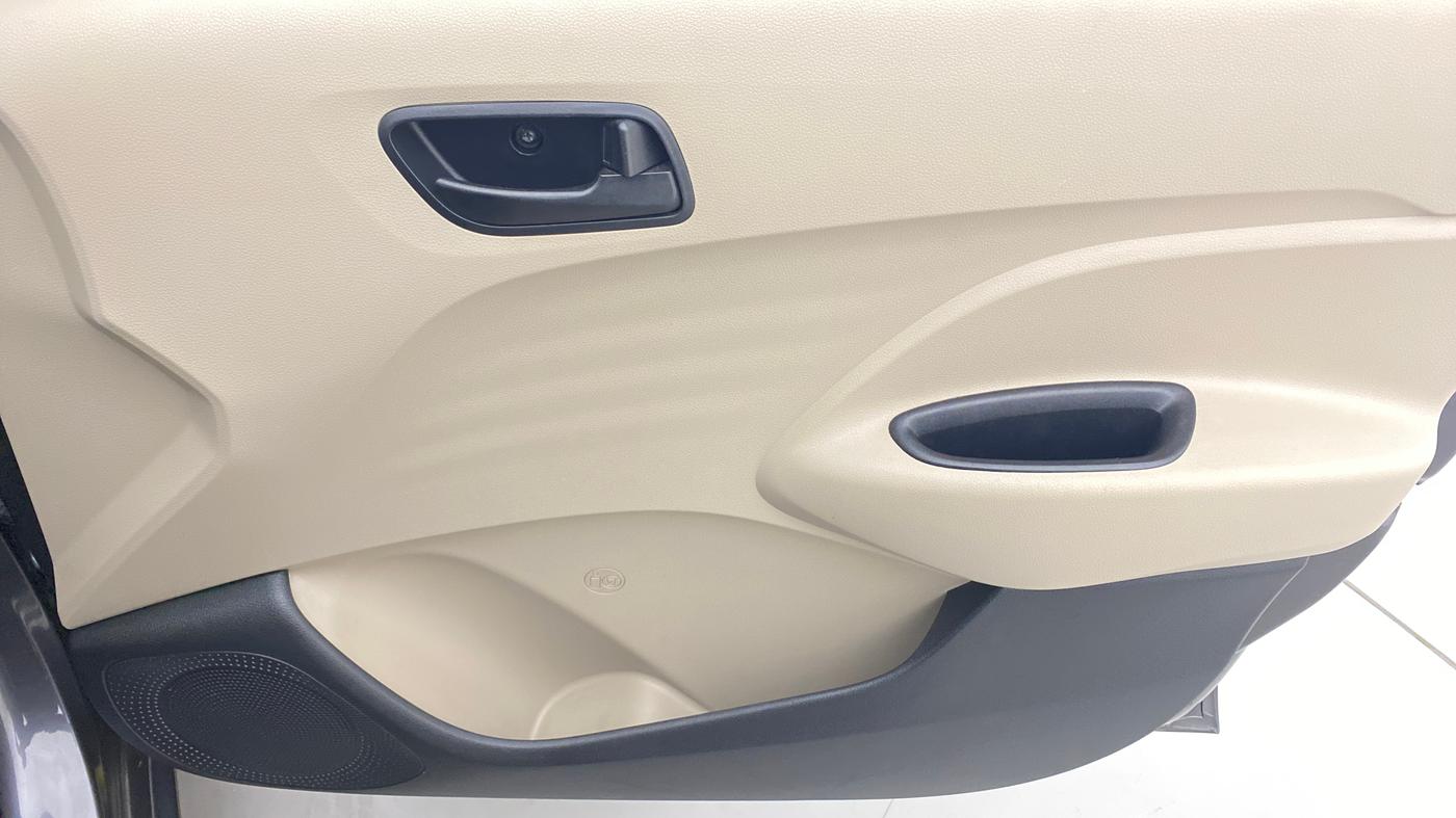 2022 Hyundai NEW SANTRO ERA EXECUTIVE, Petrol, Manual, 68,647 km, Driver Side Door Panels Control