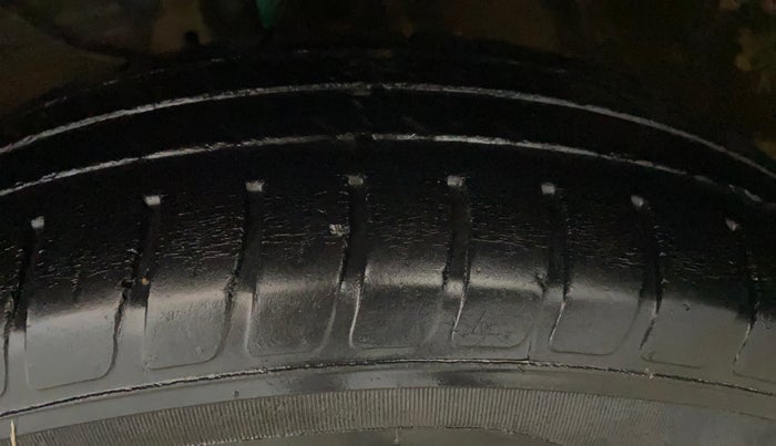 2021 Maruti Swift LXI, Petrol, Manual, 29,216 km, Left Front Tyre Tread