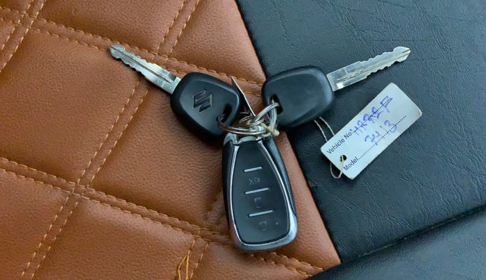 2021 Maruti Swift LXI, Petrol, Manual, 29,216 km, Key Close Up