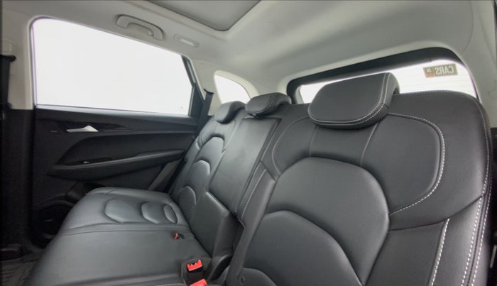 2019 MG HECTOR SHARP 1.5 DCT PETROL, Petrol, Automatic, 48,926 km, Right Side Rear Door Cabin
