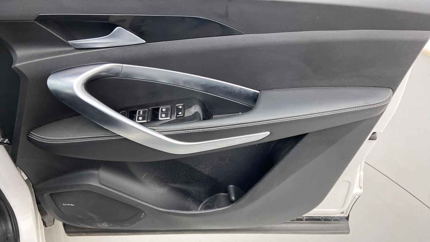 2019 MG HECTOR SHARP 1.5 DCT PETROL, Petrol, Automatic, 48,926 km, Driver Side Door Panels Control