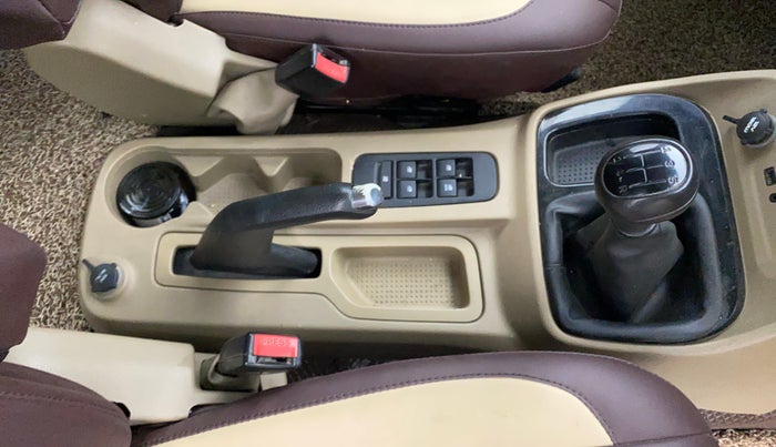 2016 Mahindra TUV300 T8, Diesel, Manual, 1,19,569 km, Gear Lever