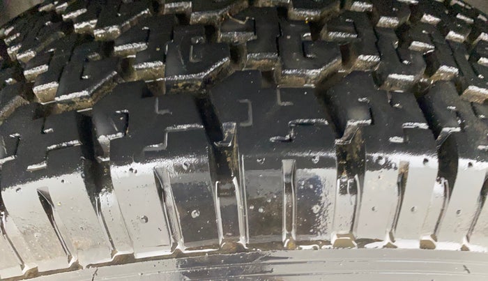 2016 Mahindra TUV300 T8, Diesel, Manual, 1,19,569 km, Left Front Tyre Tread