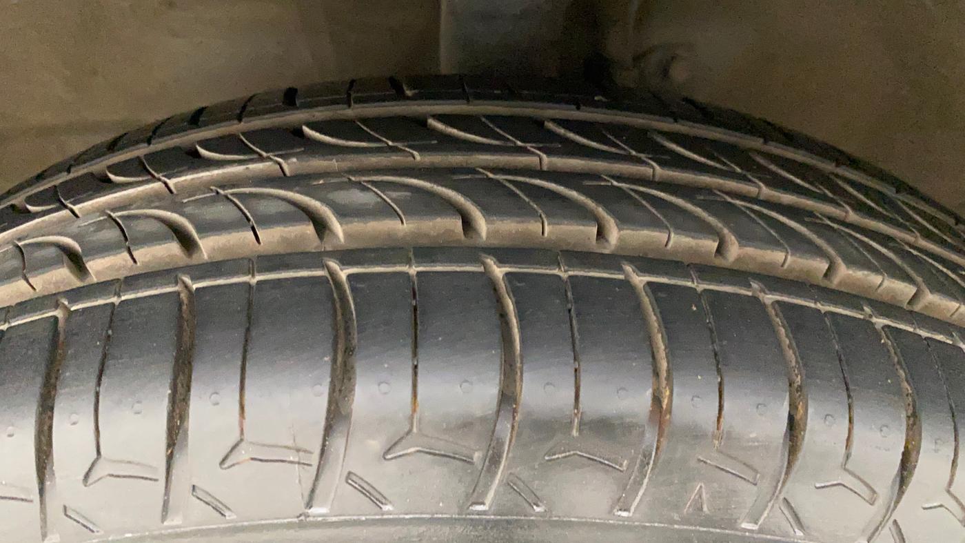 2016 Maruti Wagon R 1.0 VXI AMT, Petrol, Automatic, 65,727 km, Left Front Tyre Tread
