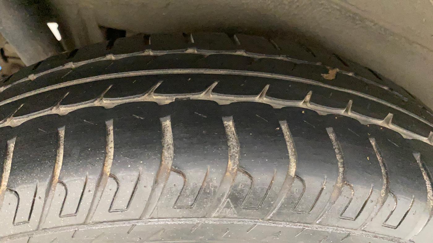 2016 Maruti Wagon R 1.0 VXI AMT, Petrol, Automatic, 65,727 km, Right Rear Tyre Tread