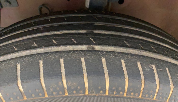 2013 Maruti Swift VDI, Diesel, Manual, 94,361 km, Left Front Tyre Tread