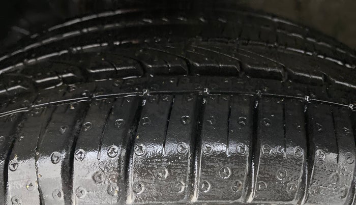 2016 Maruti Baleno ZETA PETROL 1.2, Petrol, Manual, 37,542 km, Left Front Tyre Tread