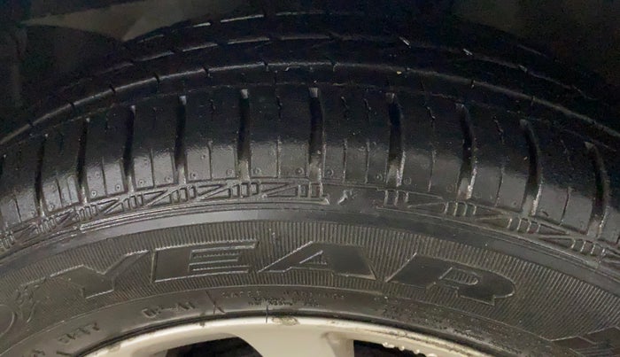 2016 Honda Amaze 1.2L I-VTEC VX AT, Petrol, Automatic, 40,416 km, Left Front Tyre Tread