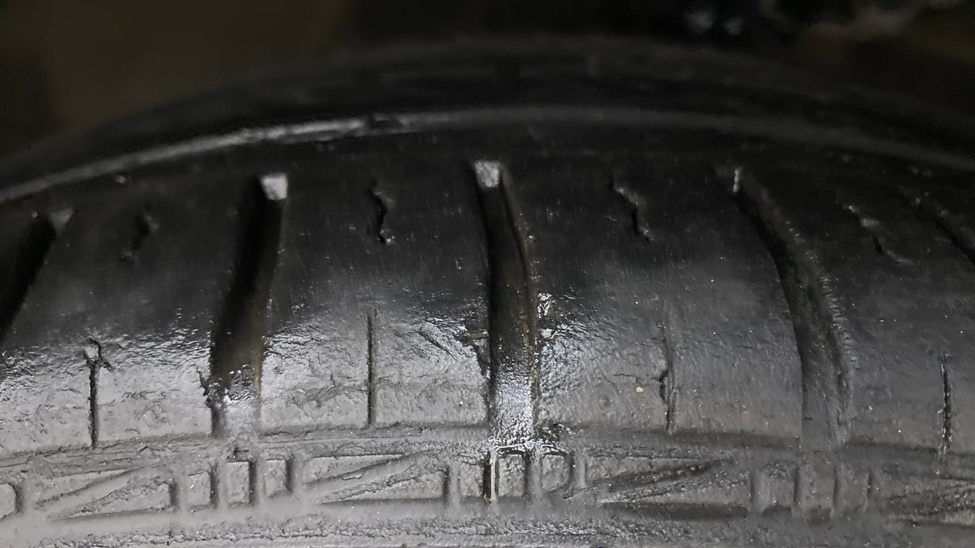 2014 Hyundai Xcent SX 1.2 OPT, Petrol, Manual, Right Front Tyre Tread