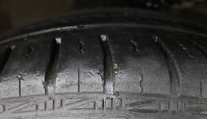 2014 Hyundai Xcent SX 1.2 OPT, Petrol, Manual, Right Front Tyre Tread