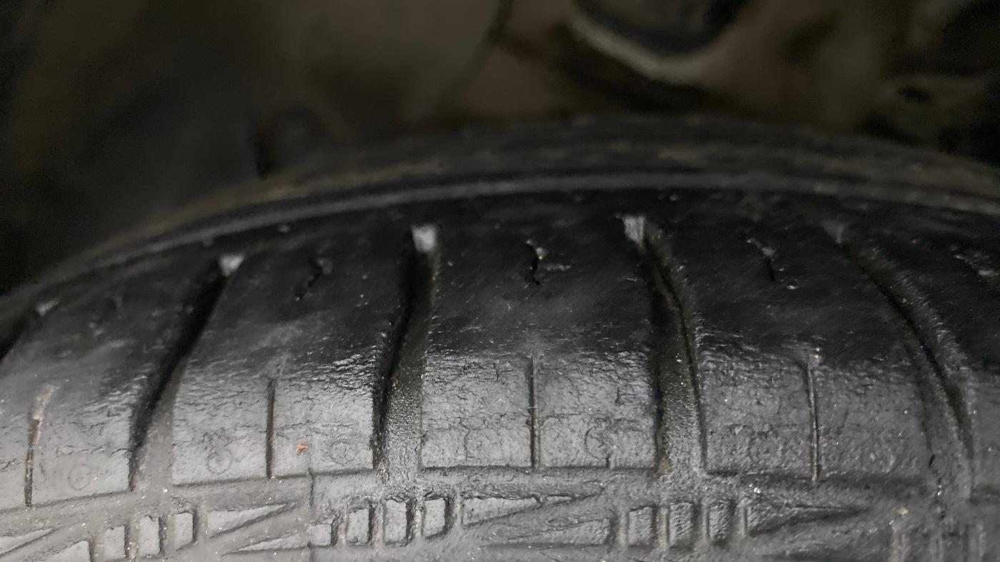 2014 Hyundai Xcent SX 1.2 OPT, Petrol, Manual, Left Front Tyre Tread
