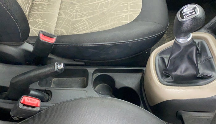 2017 Hyundai Grand i10 SPORTZ (O) 1.2 KAPPA VTVT, Petrol, Manual, 36,974 km, Gear Lever