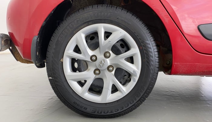 2017 Hyundai Grand i10 SPORTZ (O) 1.2 KAPPA VTVT, Petrol, Manual, 36,974 km, Right Rear Wheel