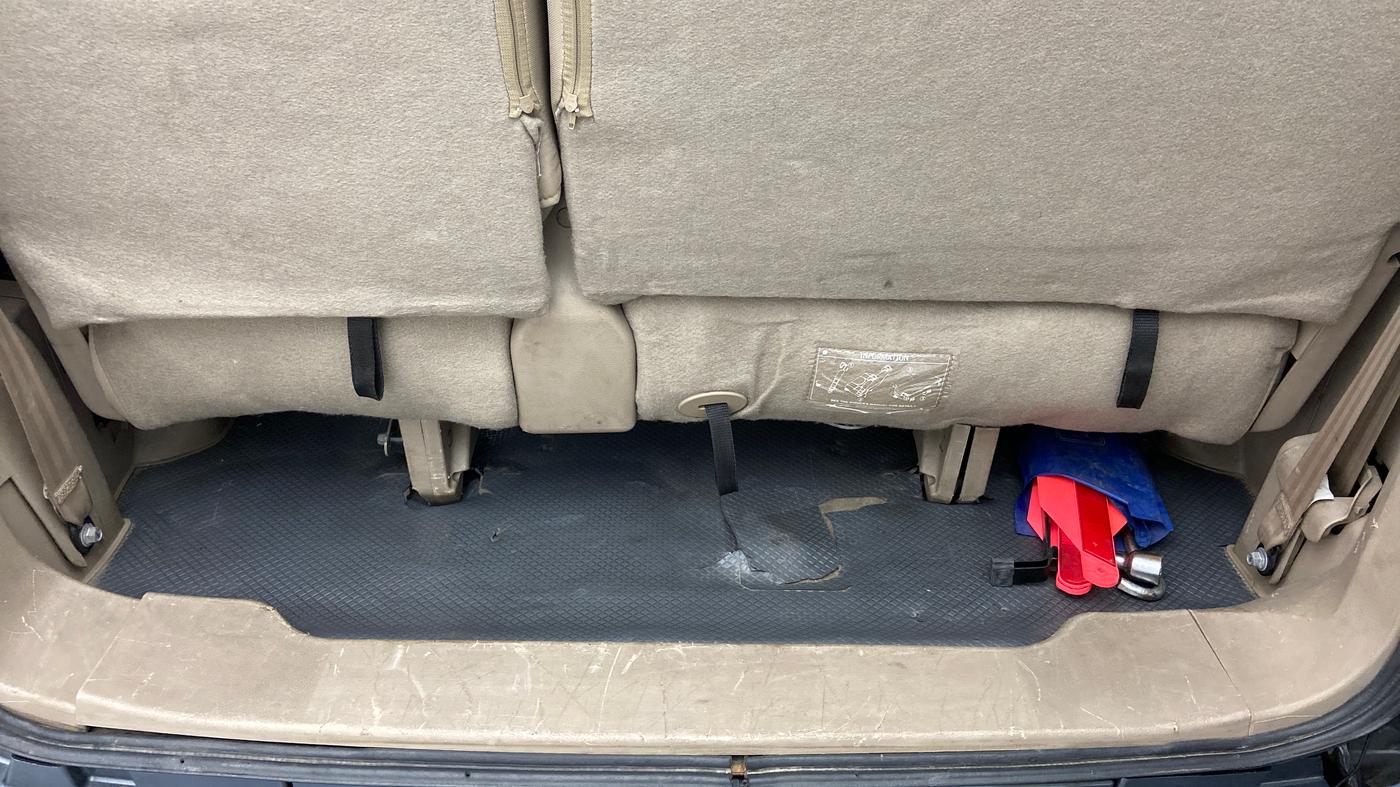 2017 Mahindra Xylo H8 ABS AIRBAG BS IV, Diesel, Manual, 2,13,057 km, Boot Inside