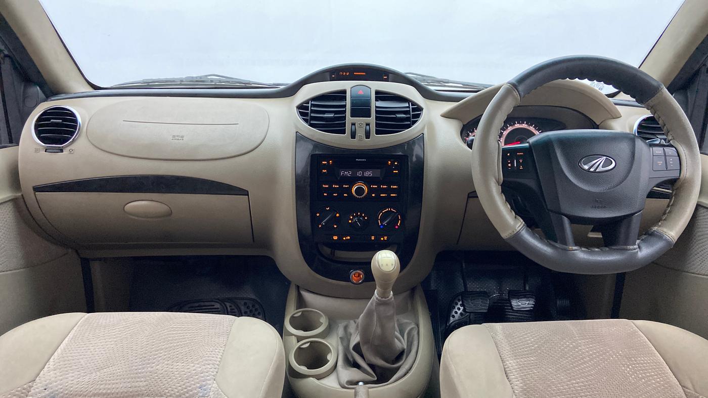 2017 Mahindra Xylo H8 ABS AIRBAG BS IV, Diesel, Manual, 2,13,057 km, Dashboard