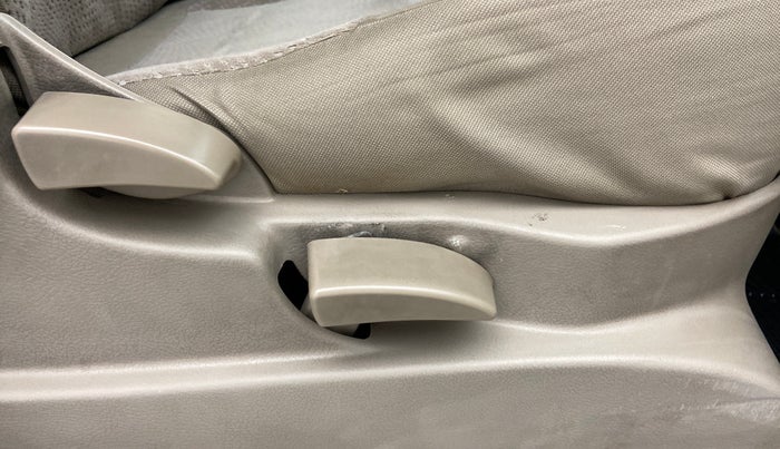 2017 Mahindra Xylo H8 ABS AIRBAG BS IV, Diesel, Manual, 2,13,057 km, Driver Side Adjustment Panel