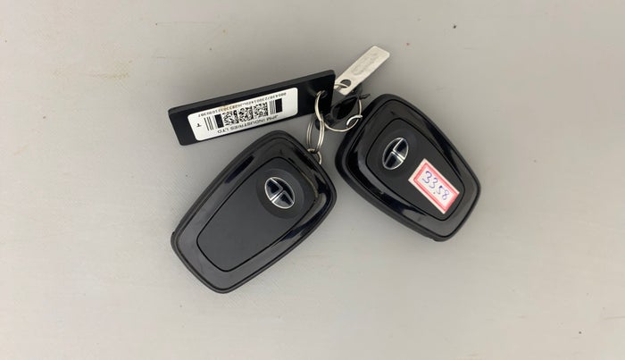 2021 Tata NEXON XZ PLUS (O) PETROL, Petrol, Manual, 54,072 km, Key Close Up