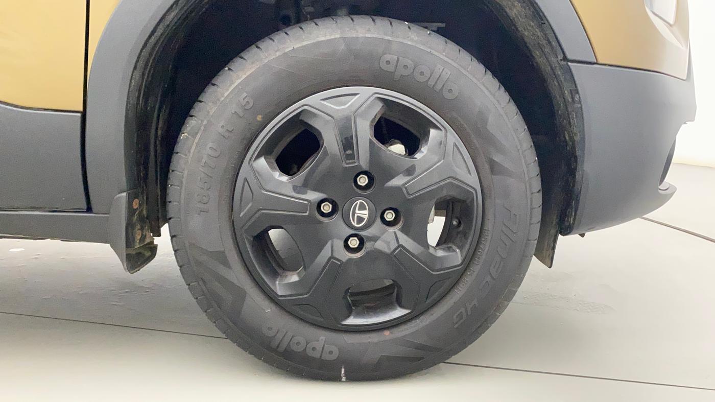 2023 Tata PUNCH ACCOMPLISHED AMT, Petrol, Automatic, 12,619 km, Right Front Wheel