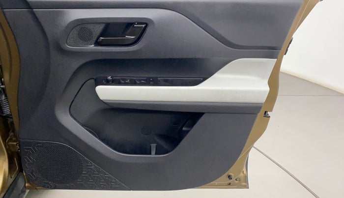 2023 Tata PUNCH ACCOMPLISHED AMT, Petrol, Automatic, 12,619 km, Driver Side Door Panels Control