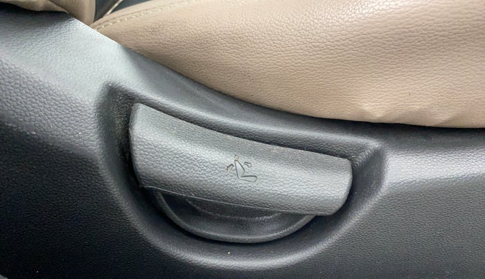 2017 Hyundai Grand i10 SPORTZ (O) AT 1.2 KAPPA VTVT, Petrol, Automatic, 80,082 km, Driver Side Adjustment Panel