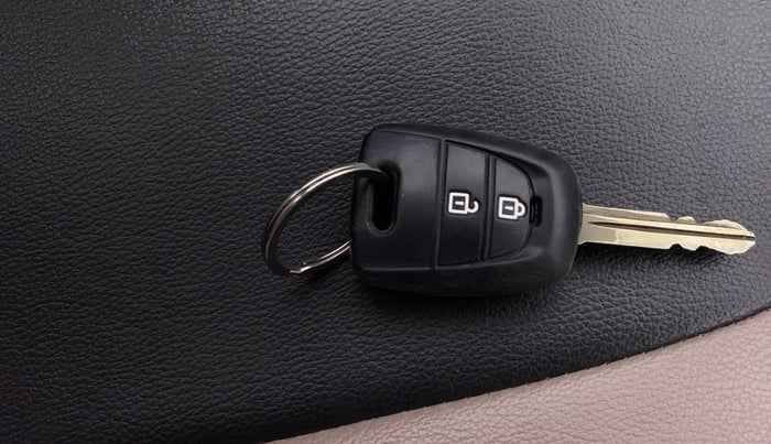 2017 Hyundai Grand i10 SPORTZ (O) AT 1.2 KAPPA VTVT, Petrol, Automatic, 80,082 km, Key Close Up