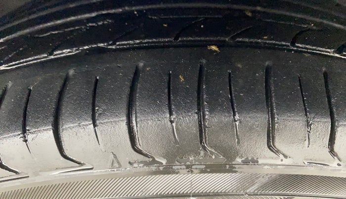 2017 Hyundai Grand i10 SPORTZ (O) AT 1.2 KAPPA VTVT, Petrol, Automatic, 80,082 km, Right Front Tyre Tread