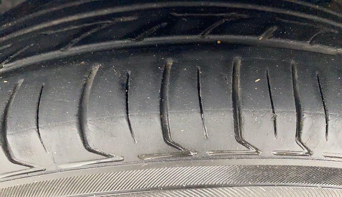 2017 Hyundai Grand i10 SPORTZ (O) AT 1.2 KAPPA VTVT, Petrol, Automatic, 80,082 km, Left Front Tyre Tread