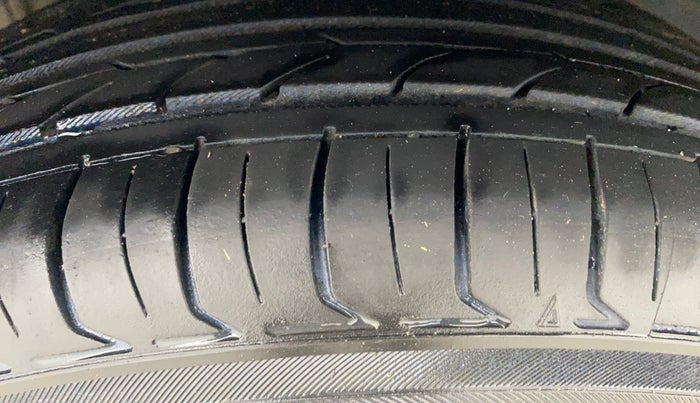 2017 Hyundai Grand i10 SPORTZ (O) AT 1.2 KAPPA VTVT, Petrol, Automatic, 80,082 km, Right Rear Tyre Tread