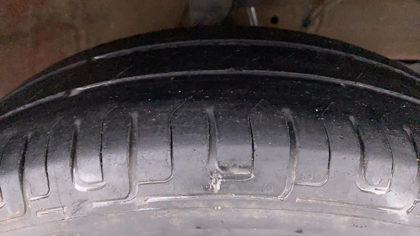 2021 Maruti Swift VXI D, Petrol, Manual, 45,335 km, Right Front Tyre Tread