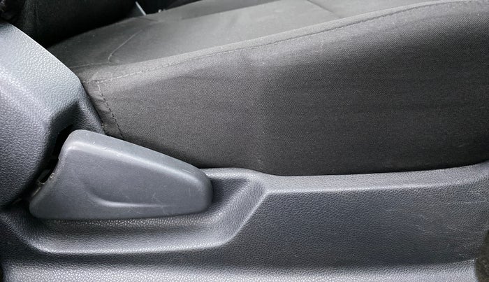 2016 Renault Kwid RXT, Petrol, Manual, 49,501 km, Driver Side Adjustment Panel