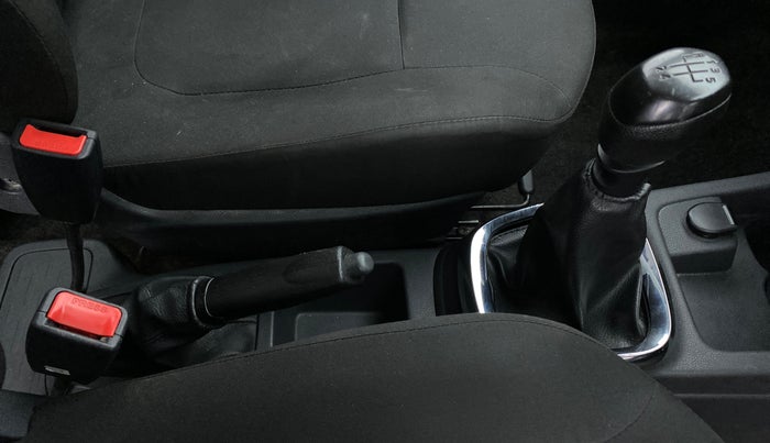 2016 Renault Kwid RXT, Petrol, Manual, 49,501 km, Gear Lever