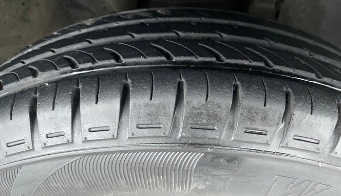 2016 Renault Kwid RXT, Petrol, Manual, 49,501 km, Right Front Tyre Tread