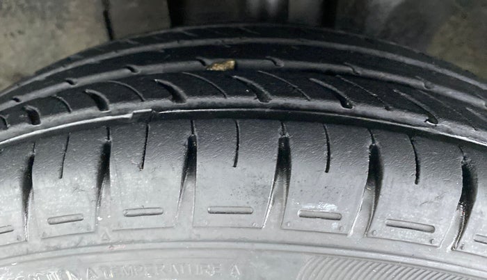 2016 Renault Kwid RXT, Petrol, Manual, 49,501 km, Left Front Tyre Tread