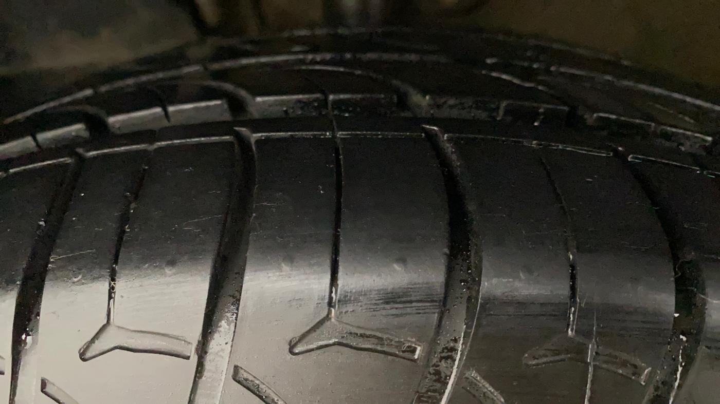 2016 Mahindra Kuv100 K6 PLUS D 6 STR, Diesel, Manual, 58,576 km, Left Front Tyre Tread