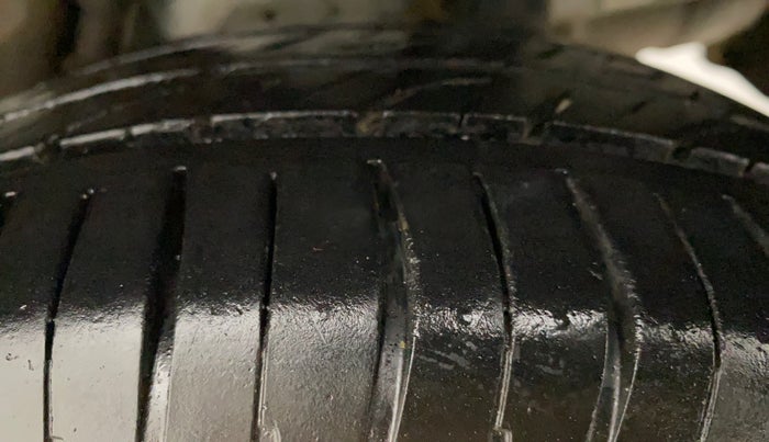 2016 Mahindra Kuv100 K6 PLUS D 6 STR, Diesel, Manual, 58,576 km, Left Rear Tyre Tread