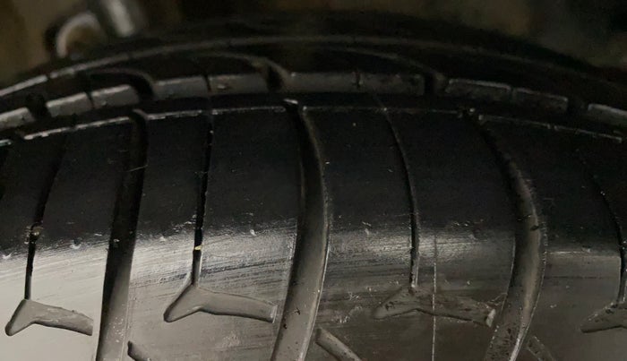 2016 Mahindra Kuv100 K6 PLUS D 6 STR, Diesel, Manual, 58,576 km, Right Front Tyre Tread