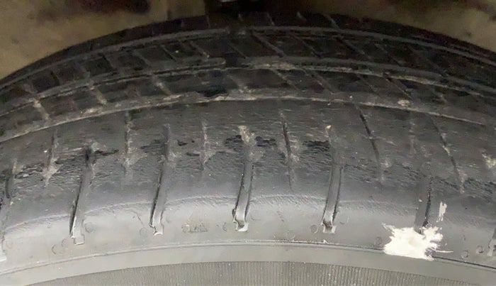 2013 Maruti Wagon R 1.0 VXI, Petrol, Manual, 1,24,756 km, Right Front Tyre Tread