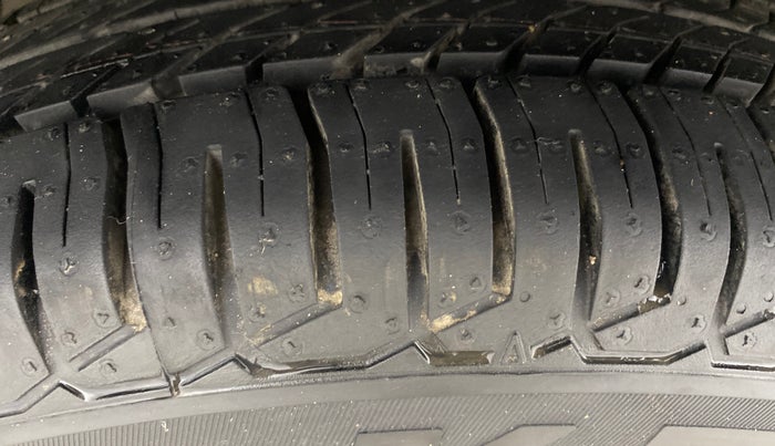 2015 Maruti Swift VDI, Diesel, Manual, 1,08,906 km, Left Front Tyre Tread