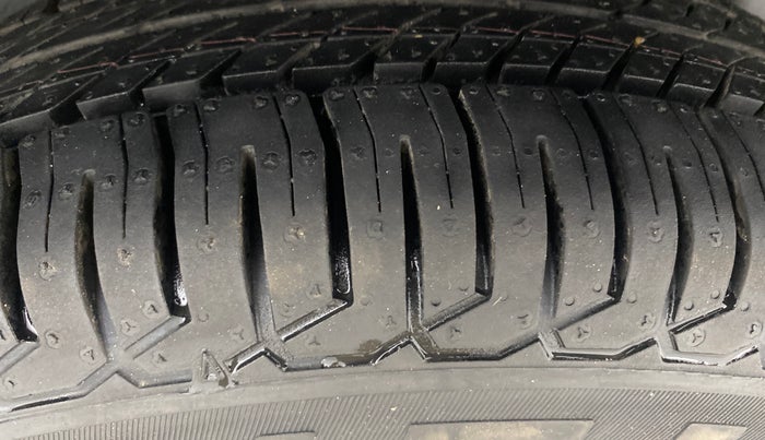 2015 Maruti Swift VDI, Diesel, Manual, 1,08,906 km, Left Rear Tyre Tread